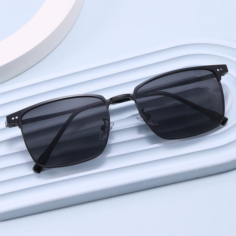 Women's fashionable glasses with square frame and delicate details Stornfield