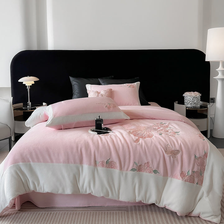 Luxurious quilted bedding set made of microfiber with floral relief and reversible design