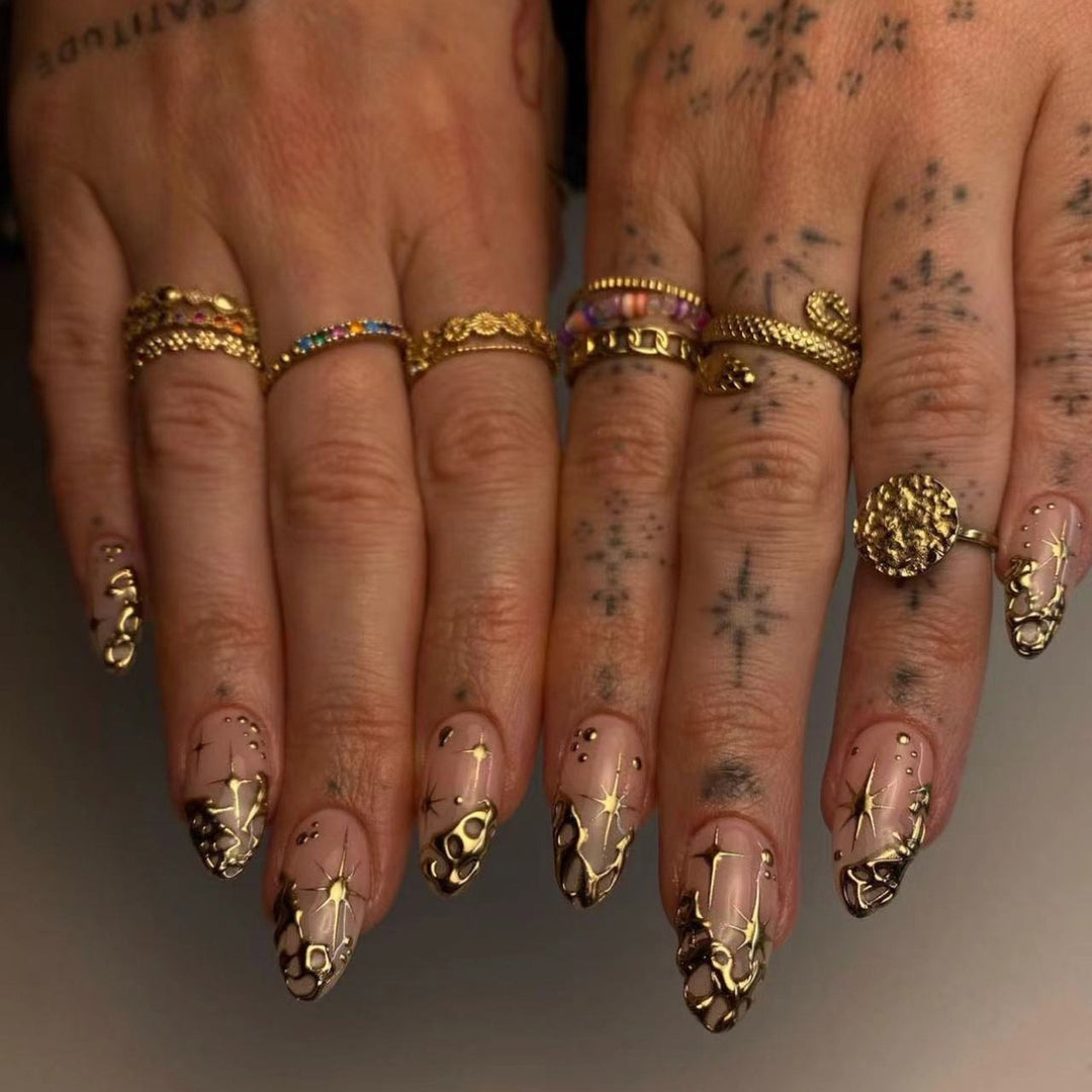 Trendy artificial nail tips with luxurious gold accents Stornfield