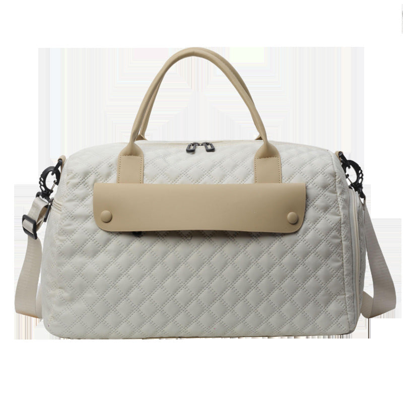 Sporty travel bag with ergonomic carrying system and water-repellent material Stornfield