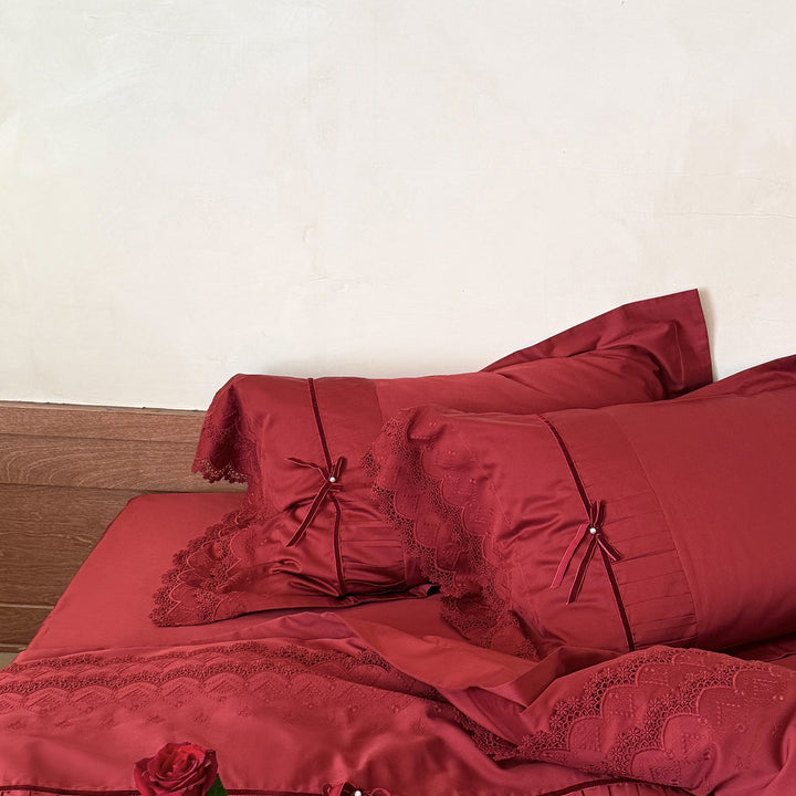 Romantic satin bedding set with lace trim, pleated detail and satin bows