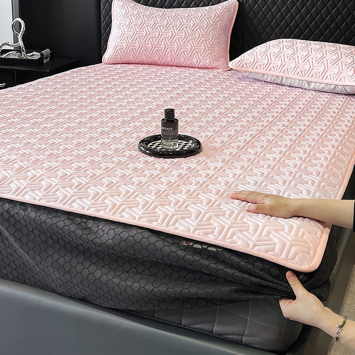 Mattress protector-topper with cooling microfibre quilting and non-slip bottom