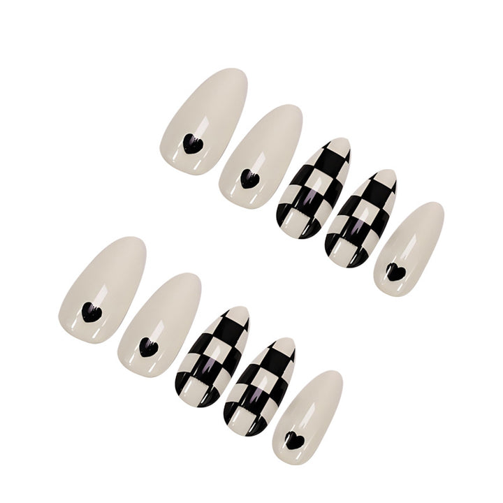 Artificial nail set with graphic heart and check pattern Stornfield