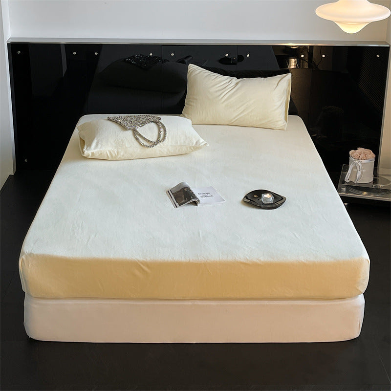 Velvet fitted sheet with extra deep pocket and elastic all-around hem