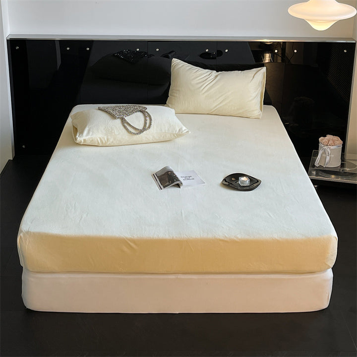 Velvet fitted sheet with extra deep pocket and elastic all-around hem