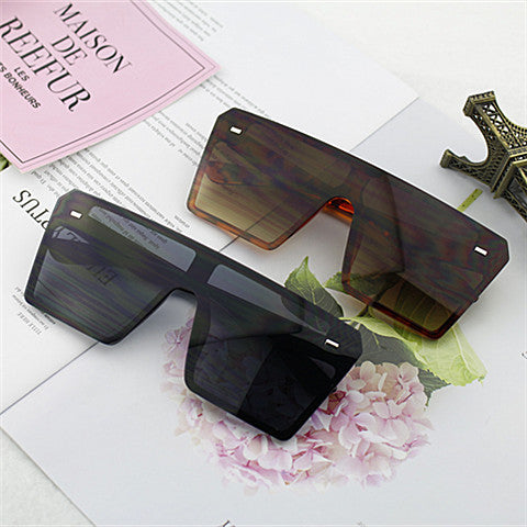 Women’s Fashion Rectangular Sunglasses in Urban Design Stornfield