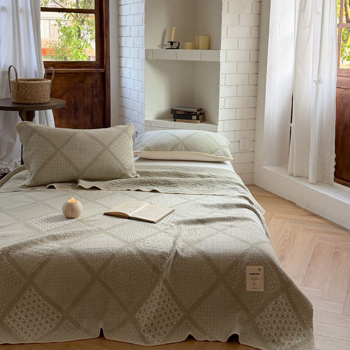 Quilted Cotton Jacquard Bedspread and Pillow Shams Set