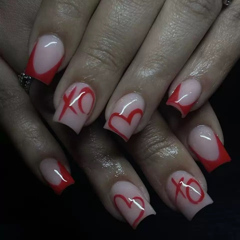 Artificial nail set with romantic heart design and stylish accents Stornfield
