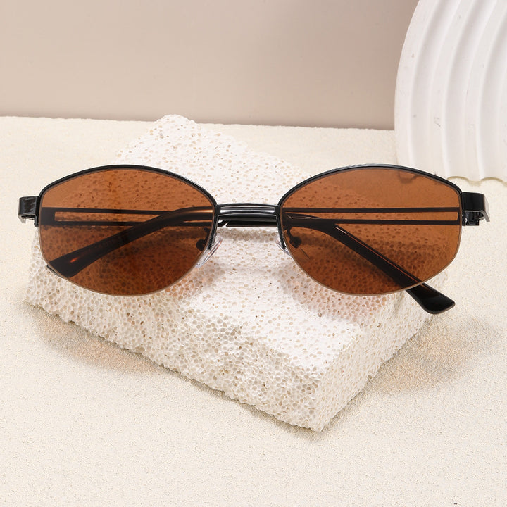 Fashionable glasses with elegant, oval shape Stornfield
