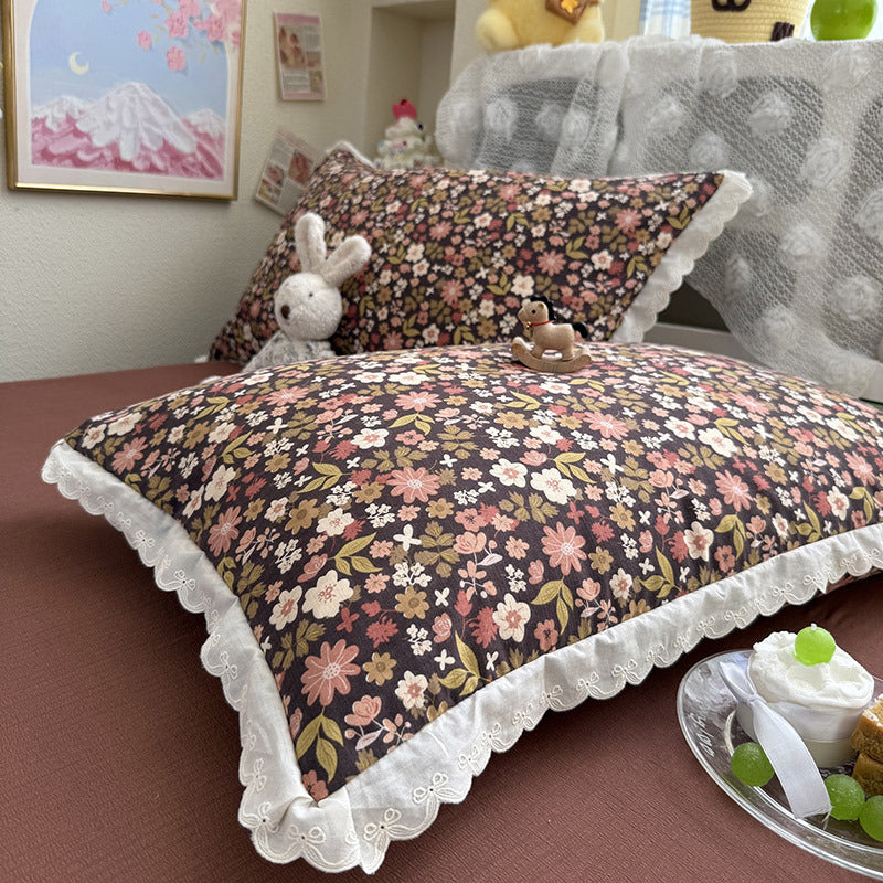 Women Cozy Bedspread with Playful Floral Pattern Stornfield