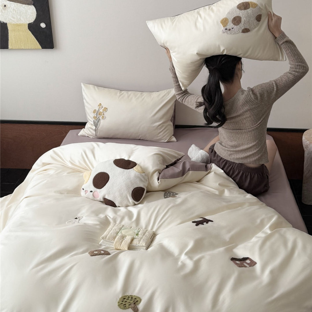 Reversible Satin-Cotton Duvet Cover Set with Embroidered Cat Appliqué and Deep-Pocket Fitted Sheet