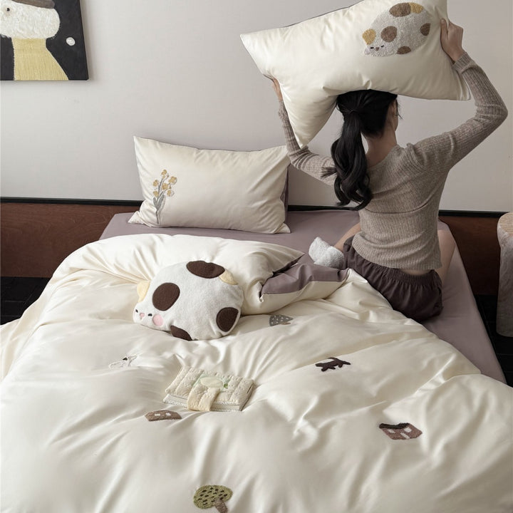 Reversible Satin-Cotton Duvet Cover Set with Embroidered Cat Appliqué and Deep-Pocket Fitted Sheet