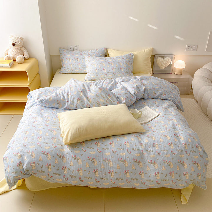 Playful bed linen set made of cotton percale with peach print and reversible function