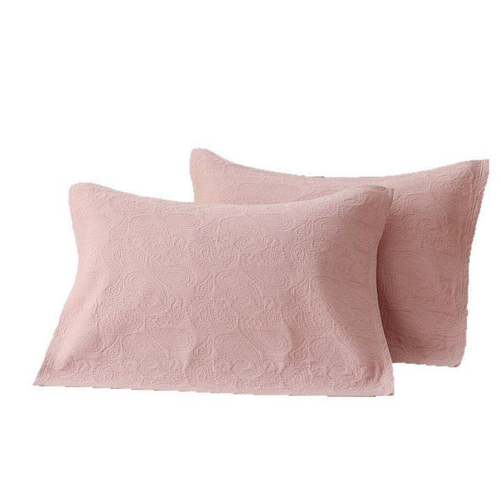 Quilted pillowcase set with paisley relief texture made from breathable cotton blend