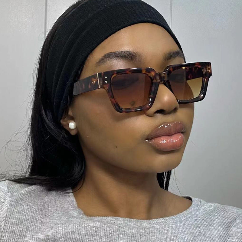 Women's trendy sunglasses in elegant oversized design Stornfield
