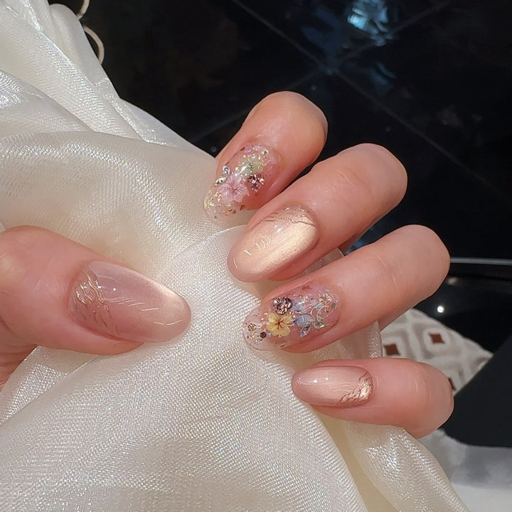 Elegant Floral Nail Art Stornfield