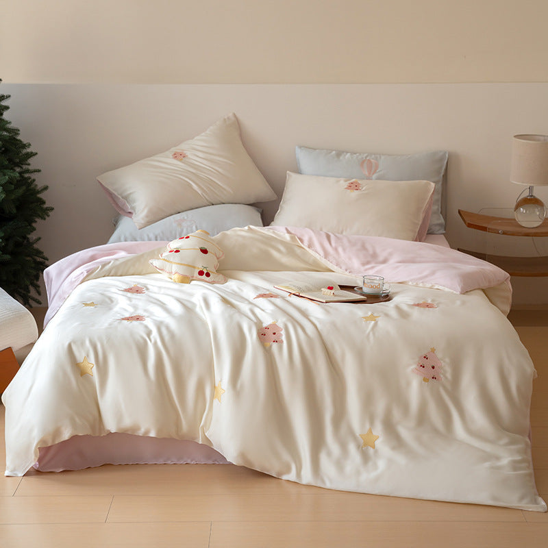 Bedding set with embroidered hot air balloon motifs and silky satin finish