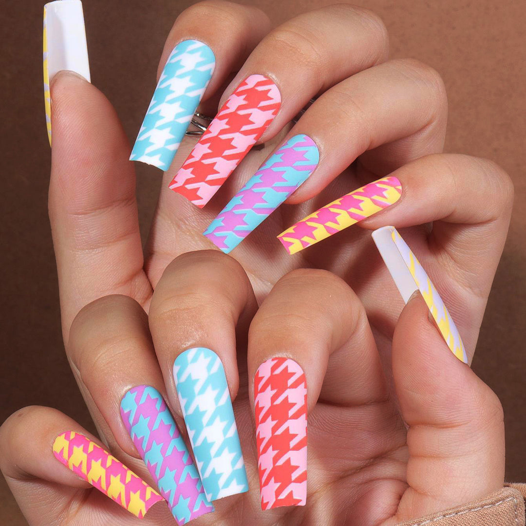 Fashionable houndstooth pattern artificial nail set Stornfield