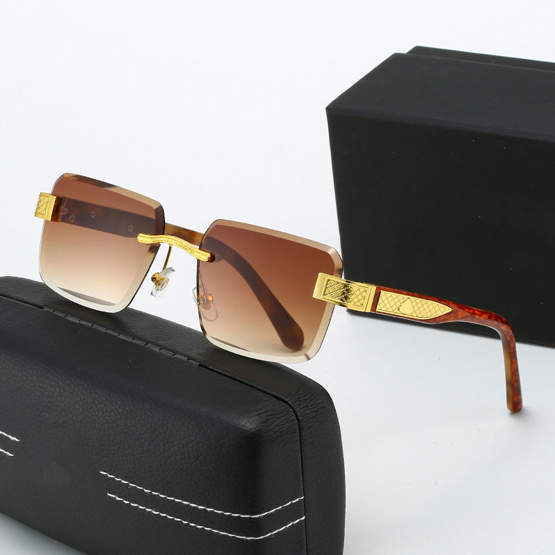 Ladies elegant sunglasses with luxurious, glittering frame Stornfield