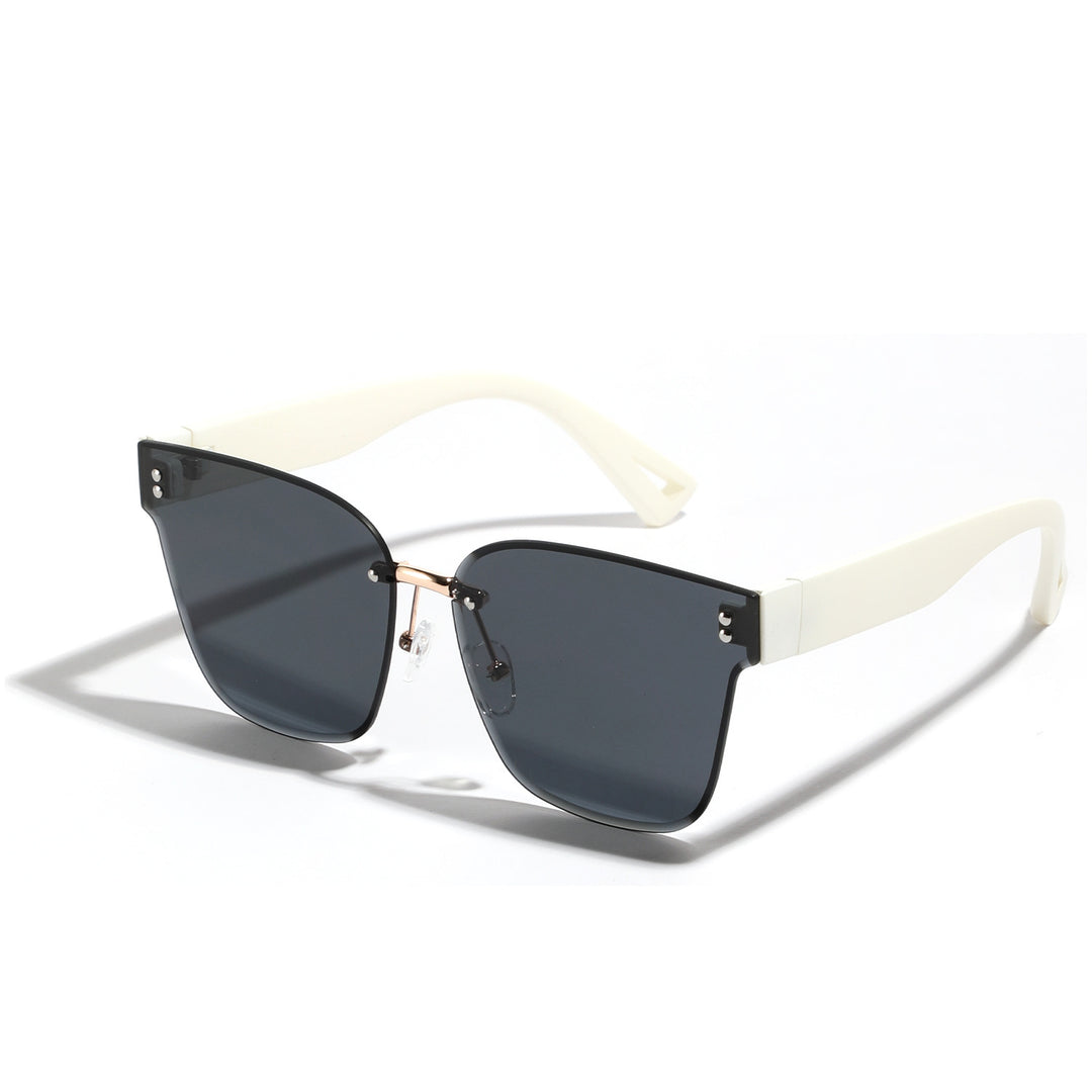Ladies fashion sunglasses with elegant frame and wide lenses Stornfield