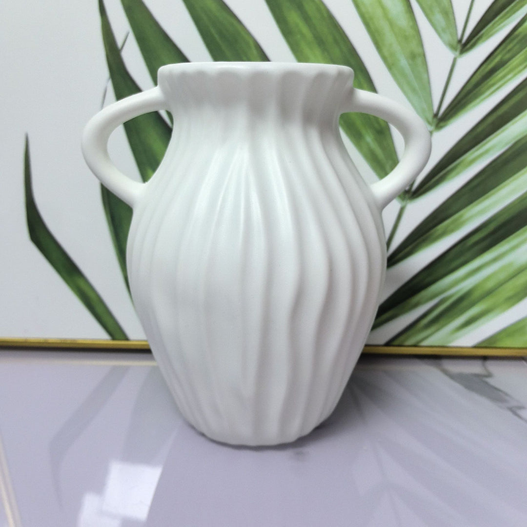 Elegant Ribbed Decorative Vase Stornfeild