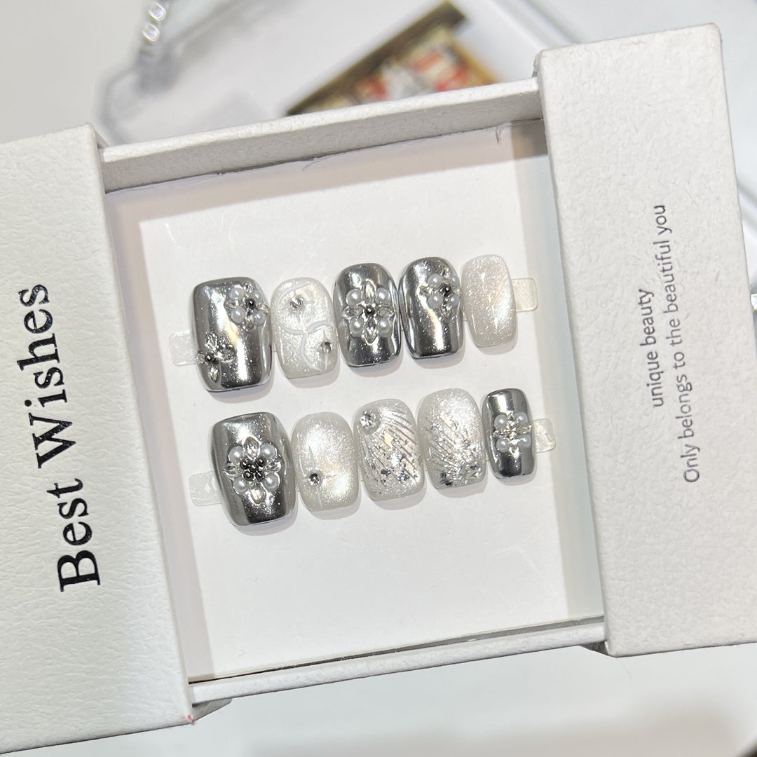 Decorative Silver Press-On Nail Set Stornfield