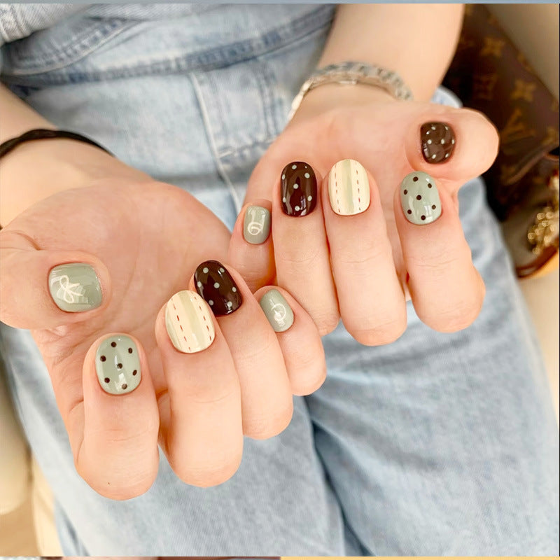 Artistic Cat-Themed Press-On Nail Art Set Stornfield