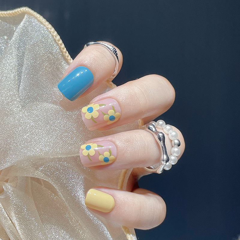 Floral-Themed Press-On Nail Art Stornfield