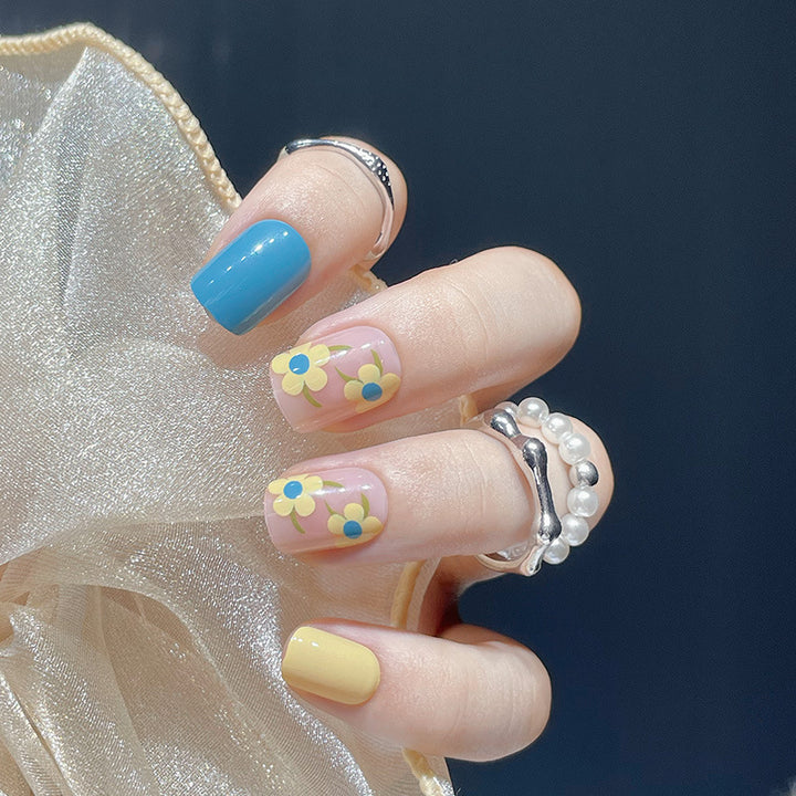 Floral-Themed Press-On Nail Art Stornfield