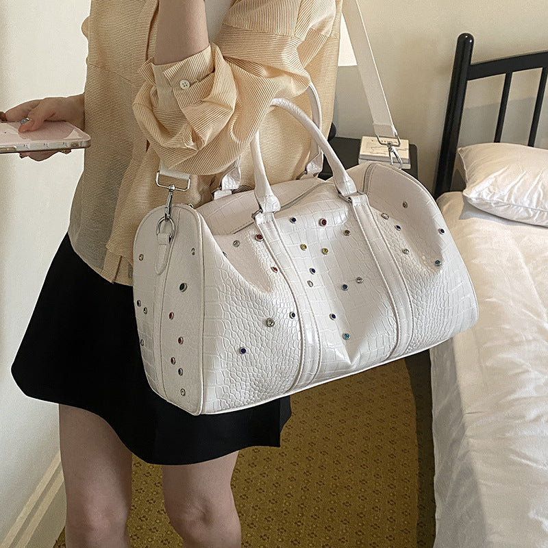 Fashionable travel bag with structured surface and versatile interior Stornfield
