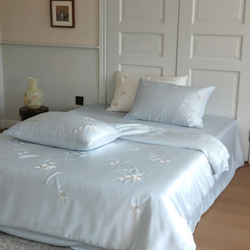 Luxurious embroidered cotton satin bedding set with floral embroidery and hotel closure