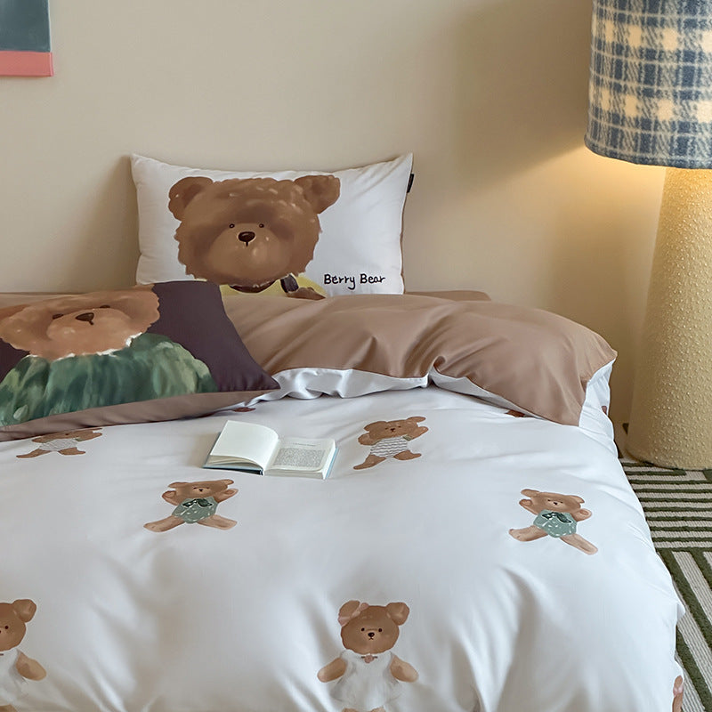 Children's bedding set with large teddy bear print and soft cotton satin