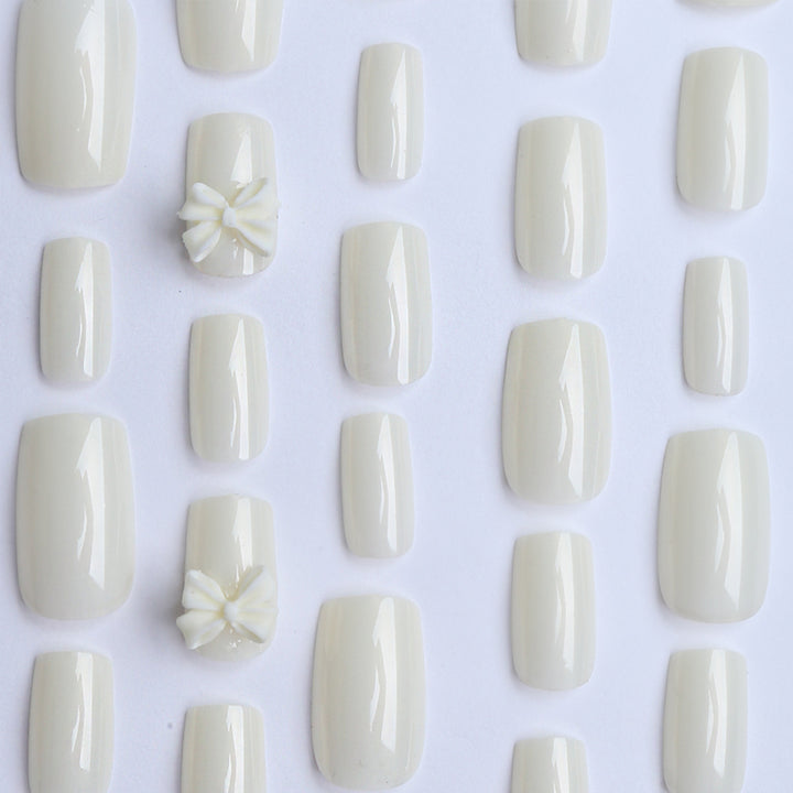 Artificial Fingernails with Elegant 3D Bow Design Stornfield