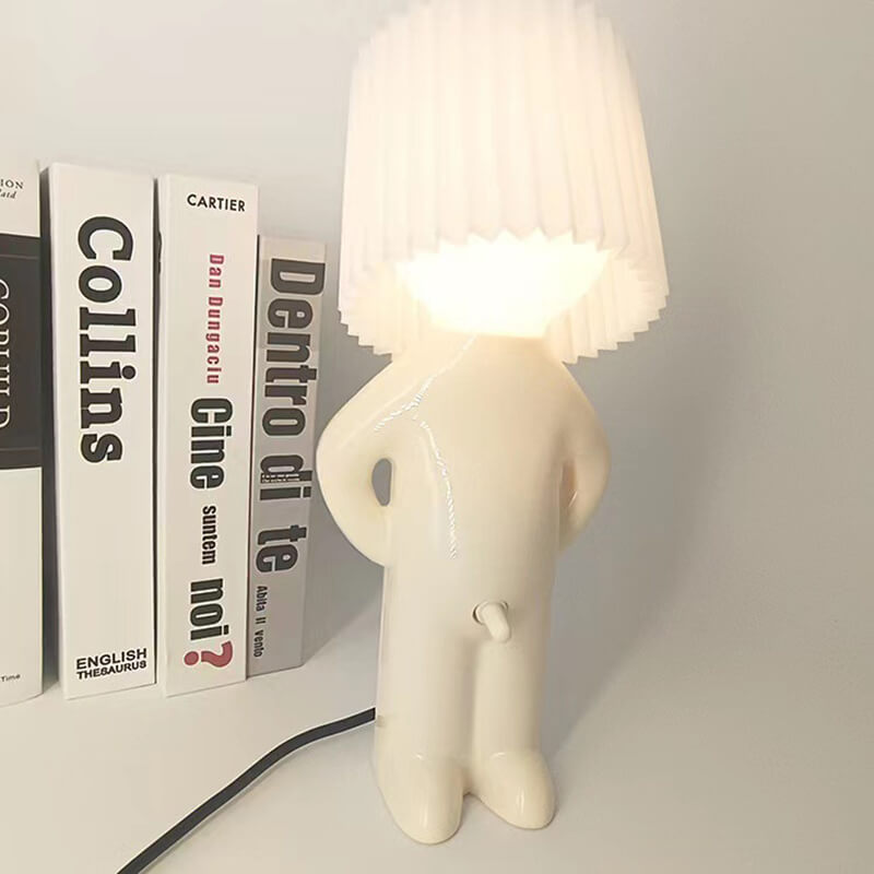 Stornfield | Petite lampe de table garçon désordonné