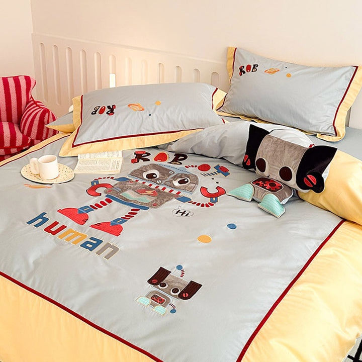 Kids' bedding set with playful robot and animal design
