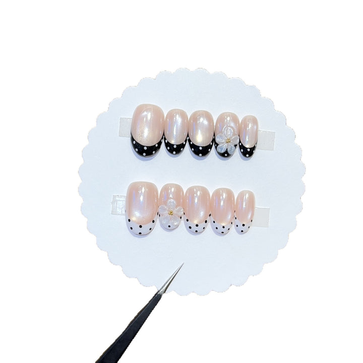 Decorative artificial nails with elegant accents Stornfield