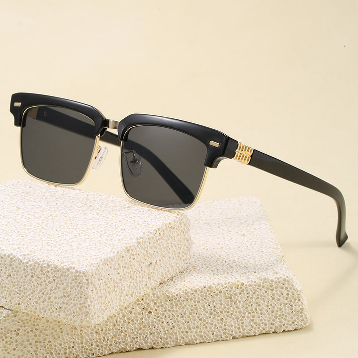 Fashion sunglasses with square frame and stylish design Stornfield