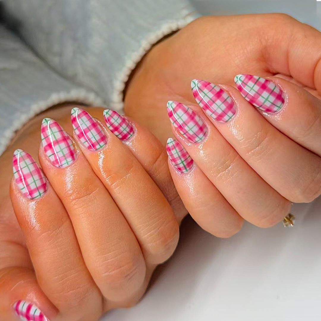 Trendy Checkered Pattern Artificial Nails Stornfield