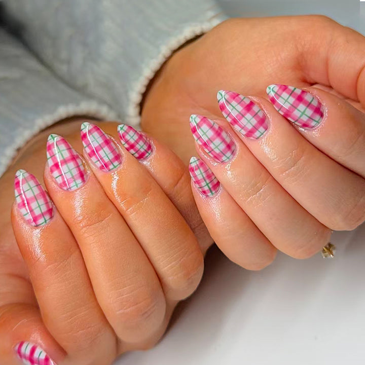 Trendy Checkered Pattern Artificial Nails Stornfield