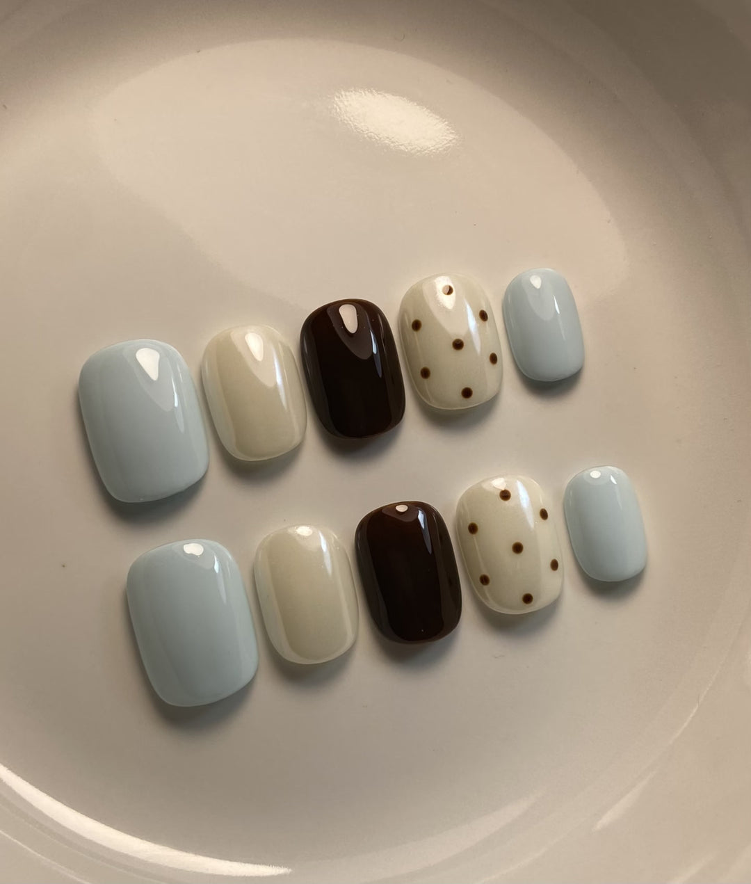 Decorative Press-On Nail Art Set with Unique Dot and Glossy Finish