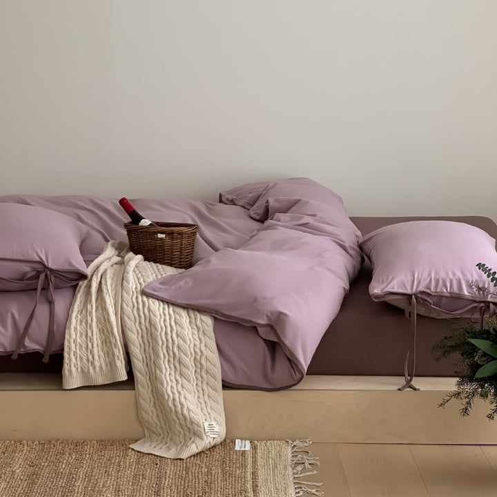 Luxurious cotton percale bed linen set with tie bands