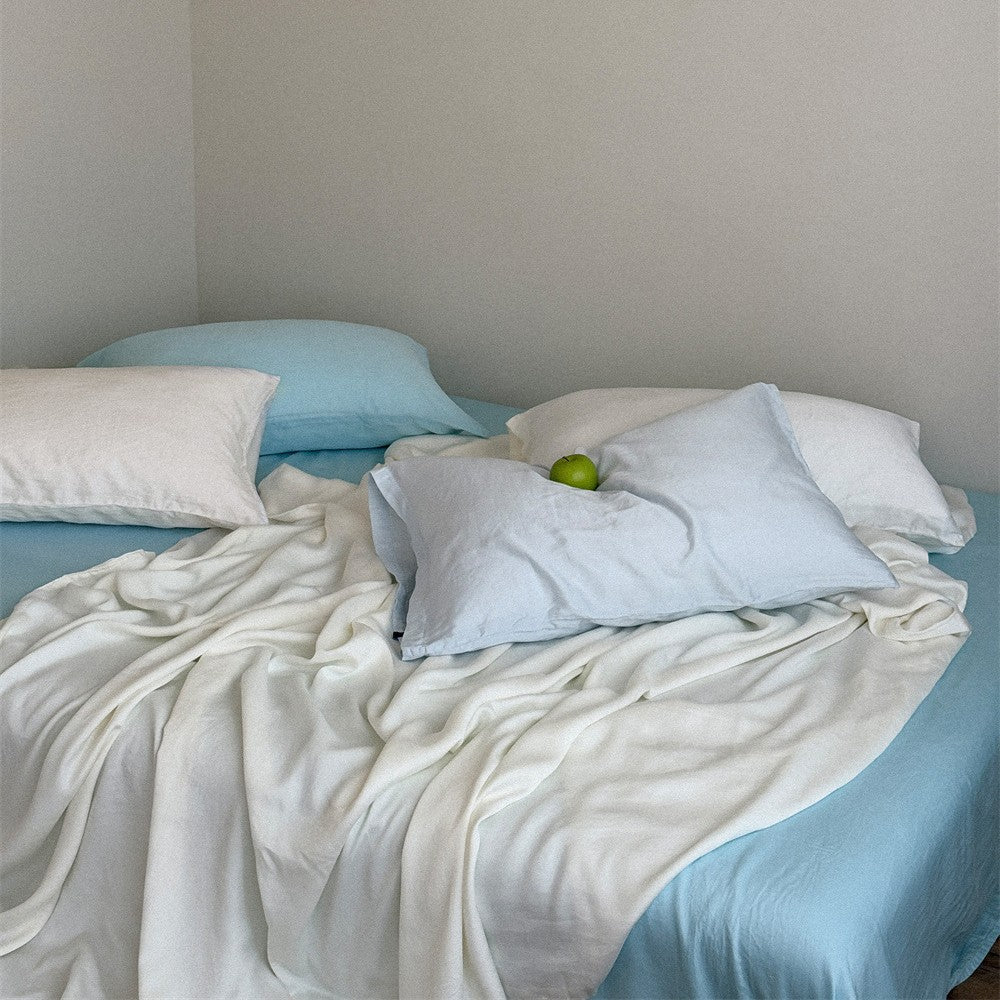 Bedding set made of linen-cotton blend with fitted sheet and pillowcases