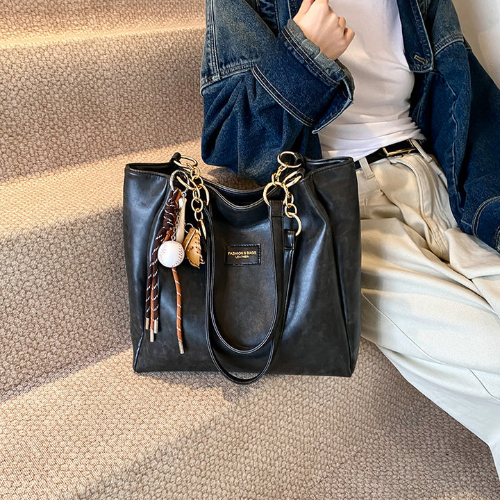 Luxurious Vintage-Inspired Handbag Stornfield