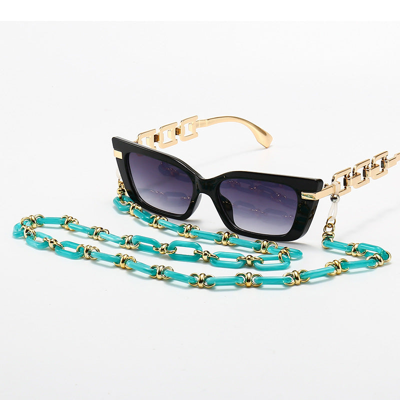 Fashion Cat-Eye Sunglasses with Elegant Chain Stornfield