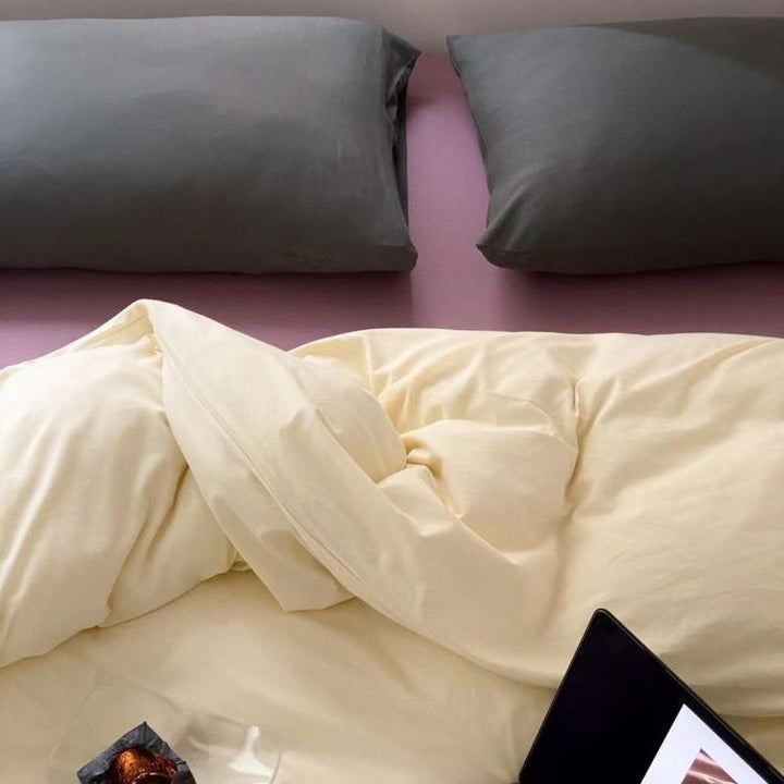 Soft cotton percale bedding set with voluminous quilting and hotel closure