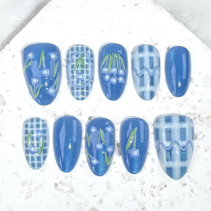 Artistic Themed Press-On Nail Art Set