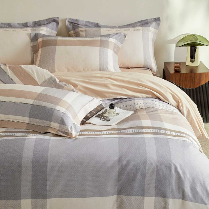 Luxurious cotton satin duvet cover set with watercolor flower pattern