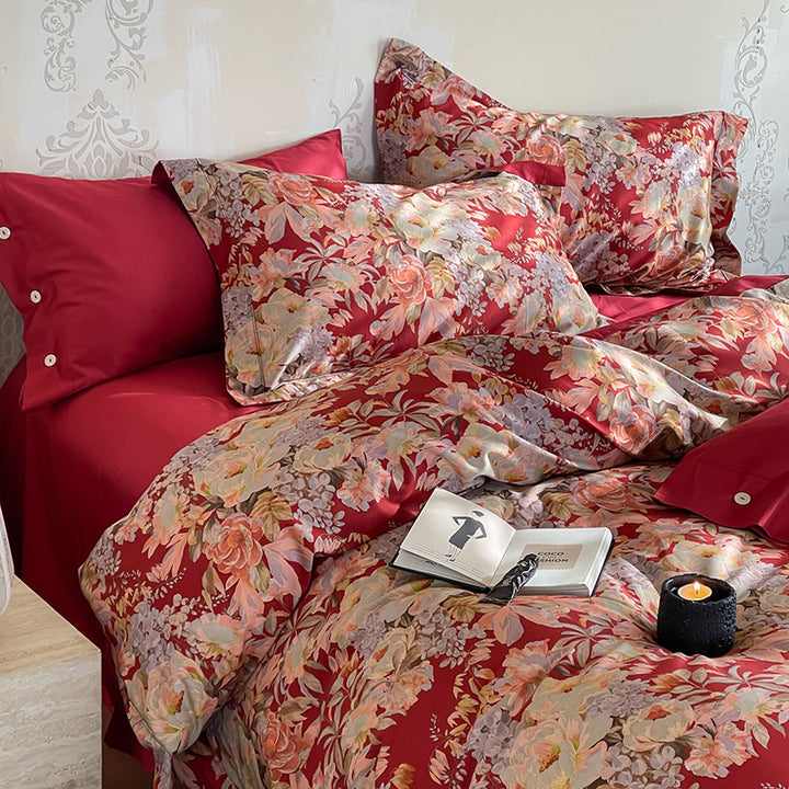 Bedding set made of fine cotton satin with an opulent floral print and button closure
