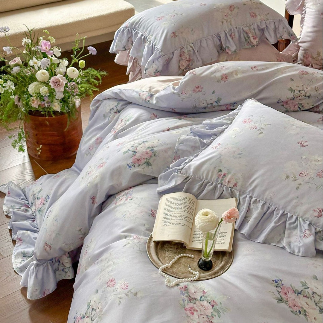 Romantic bedding set with ruffles and vintage floral pattern