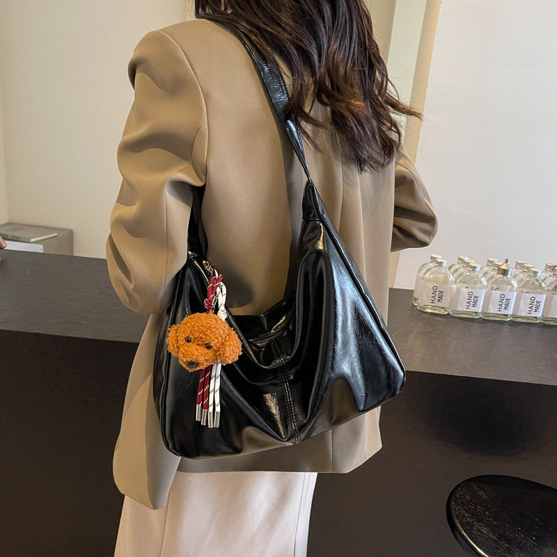 Shoulder bag with charming animal pendant Stornfield